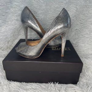 Badgley Mischka Willoe Heels